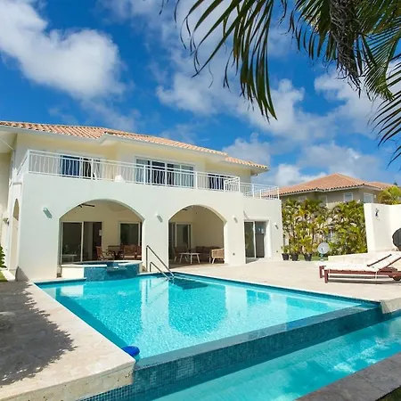 Stunning 4 Bedroom Luxury Villa